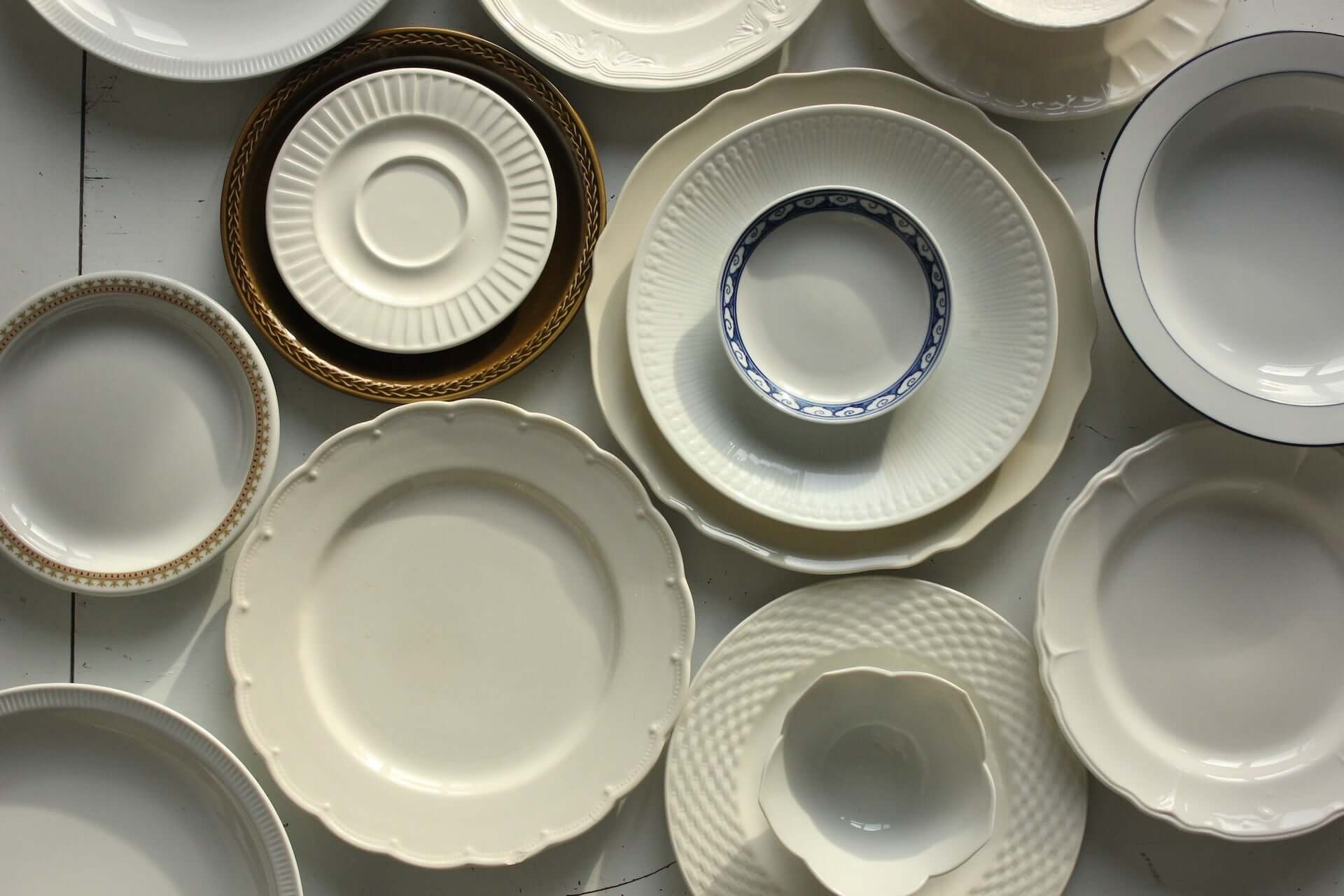 Green plate and salad bowl with tan cups
