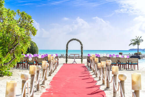 Aisle runners,outdoor weddings,Elegant Entrance