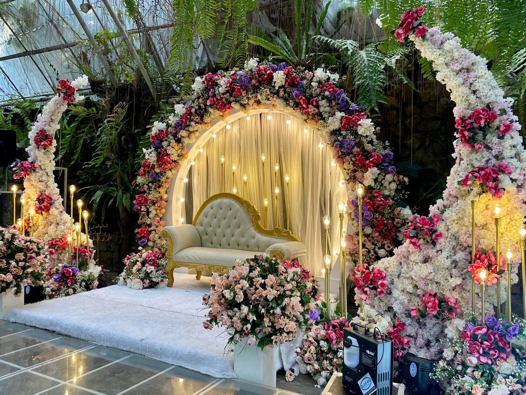 8/26 Grand Floral Installations